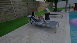 Tatoveret hottie Mag Numb bliver strakt og dækket af sæd